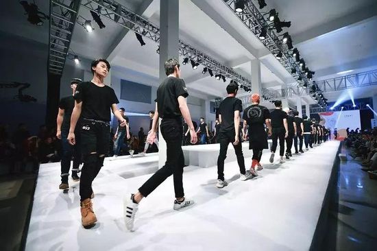 揭秘淘宝模特面试过程：爆款带货王是这么挑出来的！